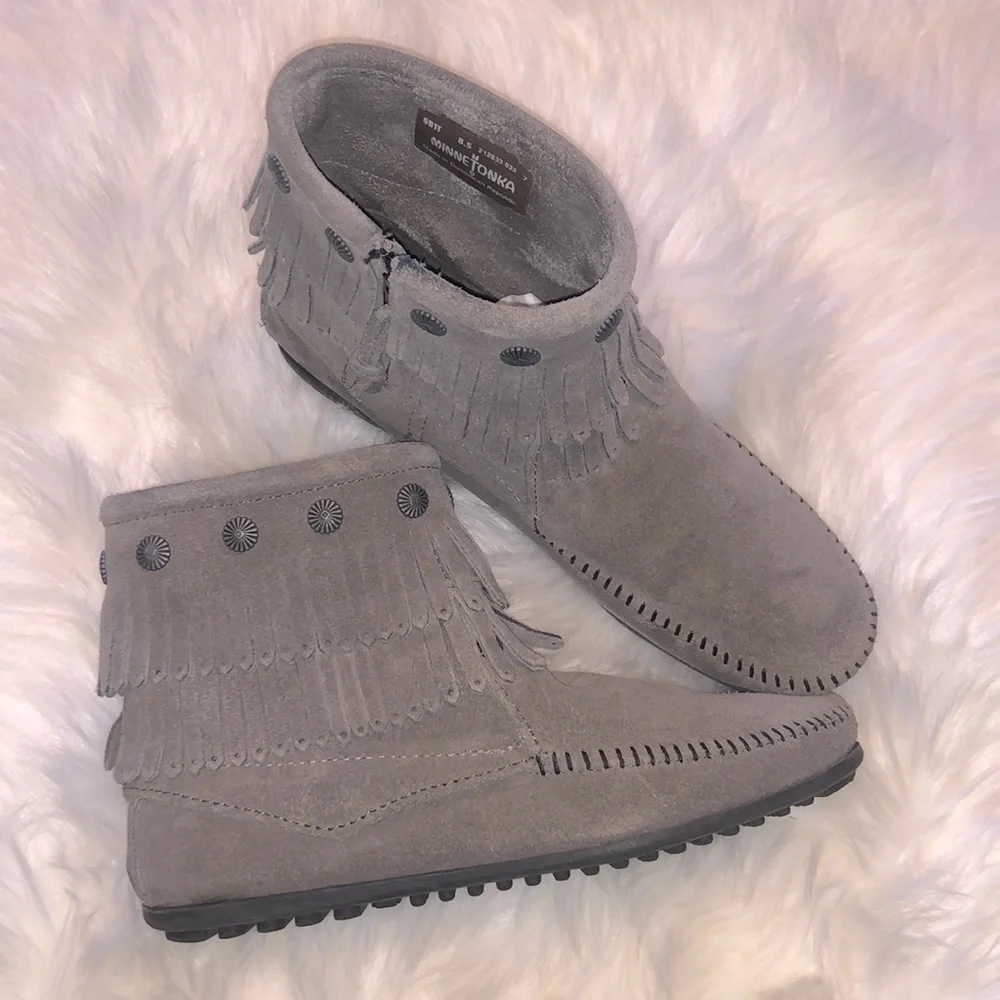 MINNETONKA ~ DOUBLE FRINGE SIDE ZIP MOCCASINS - Picture 4 of 9